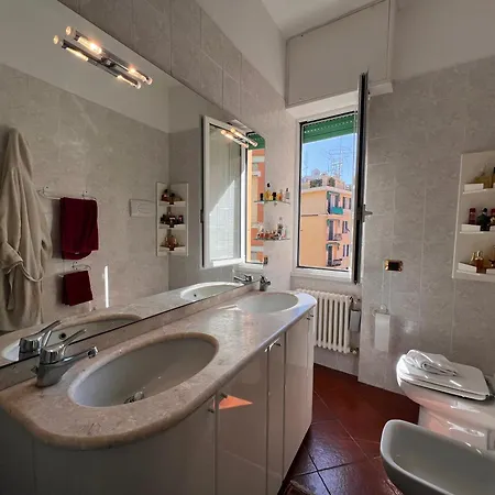 Piazza Mazzini 33, 2 Bedroom, 2bathroom, In The Center Of Daire *