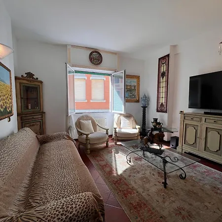 Piazza Mazzini 33, 2 Bedroom, 2bathroom, In The Center Of Apartment