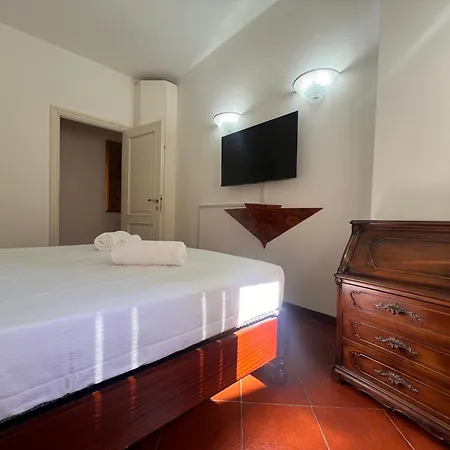 Piazza Mazzini 33, 2 Bedroom, 2bathroom, In The Center Of Daire