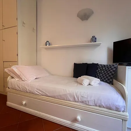 Piazza Mazzini 33, 2 Bedroom, 2bathroom, In The Center Of דירה