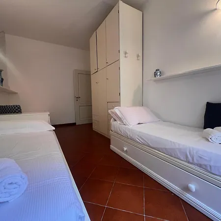 Piazza Mazzini 33, 2 Bedroom, 2bathroom, In The Center Of דירה *